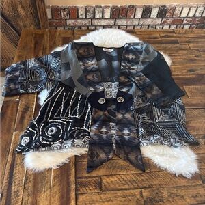 Elegant Women's Geometric Cape in Black and Gray